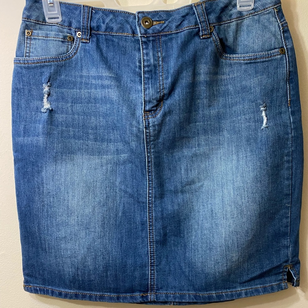 BACCINI- jean skirt. Size 12